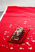 Buche de Noel au chocolat (Traditioneller Weihnachtskuchen mit Schokolade, Frankreich)