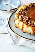 Caramel cheesecake with almonds