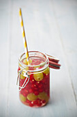 Detox water with gooseberries and currants (vegan)
