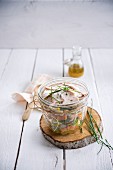 Kartoffelsalat mit Putenfleisch im Weckglas