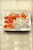 Spicy shrimp brochettes with yoghurt sauce