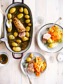 Gebratenes Schweinefilet, Rosmarinkartoffeln, geriebener Karottensalat mit Orange.