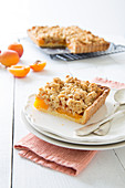 Apricot crumble pie