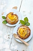 Rose-shaped apple pies