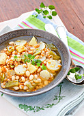 Bean stew with potatoes and leek (vegetarian)