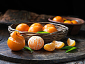 Clementines whole and peeled