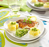 Breaded hake fillet, mashed potatoes and broccolis