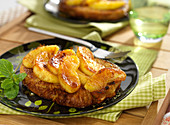 French toast with caramelized apples