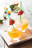 Muskatwein-Rum-Bowle mit Plougastel-Erdbeere