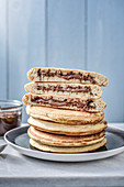 Gefüllte Pancakes mit Schokoladenbrotaufstrich