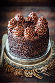 One-Bowl Cake mit Schokolade und Frischkäse-Schokoladen-Glasur