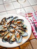 Grilled mussels with parsley