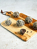 Protein balls with cocoa and hemp seeds