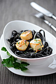 Squid ink Linguine with pan-fried scallops and flat parsley