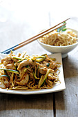 Chinese noodles with Thai marinated chicken