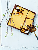 Quadratische Schokoladentarte mit Zitronencreme