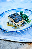 Stör mit Mandelviennoise und Kaviarbutter, Makkaroni mit Kaviar