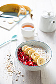 Oatmeal, banana and pomegranate porridge