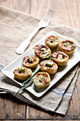 Artichoke bases au gratin with Roquefort