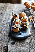 Full-bodied chocolate and white chocolate choux