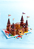 Schloss-Kuchen aus Keksen und Süßigkeiten
