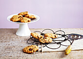 Almond and chocolate cookies