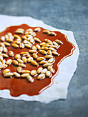 Prepare the almond brittle