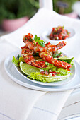Gambas on leaf salad with tomato and basil rougaille