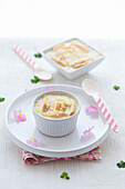 Almond cream with white peaches