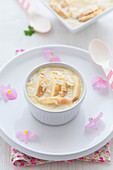Almond cream with white peaches