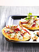 Mini pizzas with ham, blue cheese and walnuts