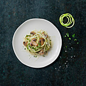Zucchini spaghetti with mushrooms and grated cheese