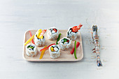 Sushi mit Paprika und Garnelen (Japan)