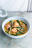 Red curry with salmon and green beans