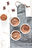 Schokoladencreme in Dessertschälchen