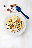 Power muesli with oat flakes, dried fruit, yoghurt, banana and apple