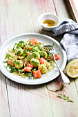 Avocado salad with raw salmon, quinoa and arugula