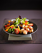 Mixed vegetable salad with grilled scallops
