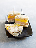 Mini sandwiches with mango and foie gras