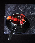 Skewers of strawberries in chocolate fondue Fénot