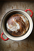 Sauerteigbrot im Topf gebacken