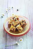Cereal,honey and dried fruit bites