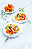 Erdbeer-Kirschtomaten-Salat mit gegrillter Entenmagret und Feta