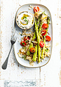 Wholemeal rice with green asparagus and cream cheese sauce