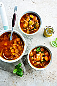Lauch-Karotten-Suppe mit Basilikumöl