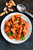 Mafé-Rindfleisch mit Karotten (Senegal)