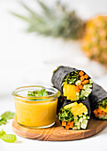 Crudité and mango algae wrap