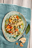 Sardinen mit Karotten und weißen Bohnen