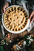 Pie with pears and hazelnuts