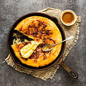 Pan baked cake with caramelized apples